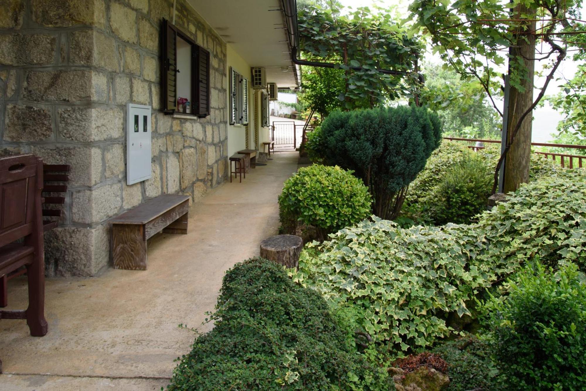 Apartments Cvitini Dvori Garjak Vrlika Buitenkant foto