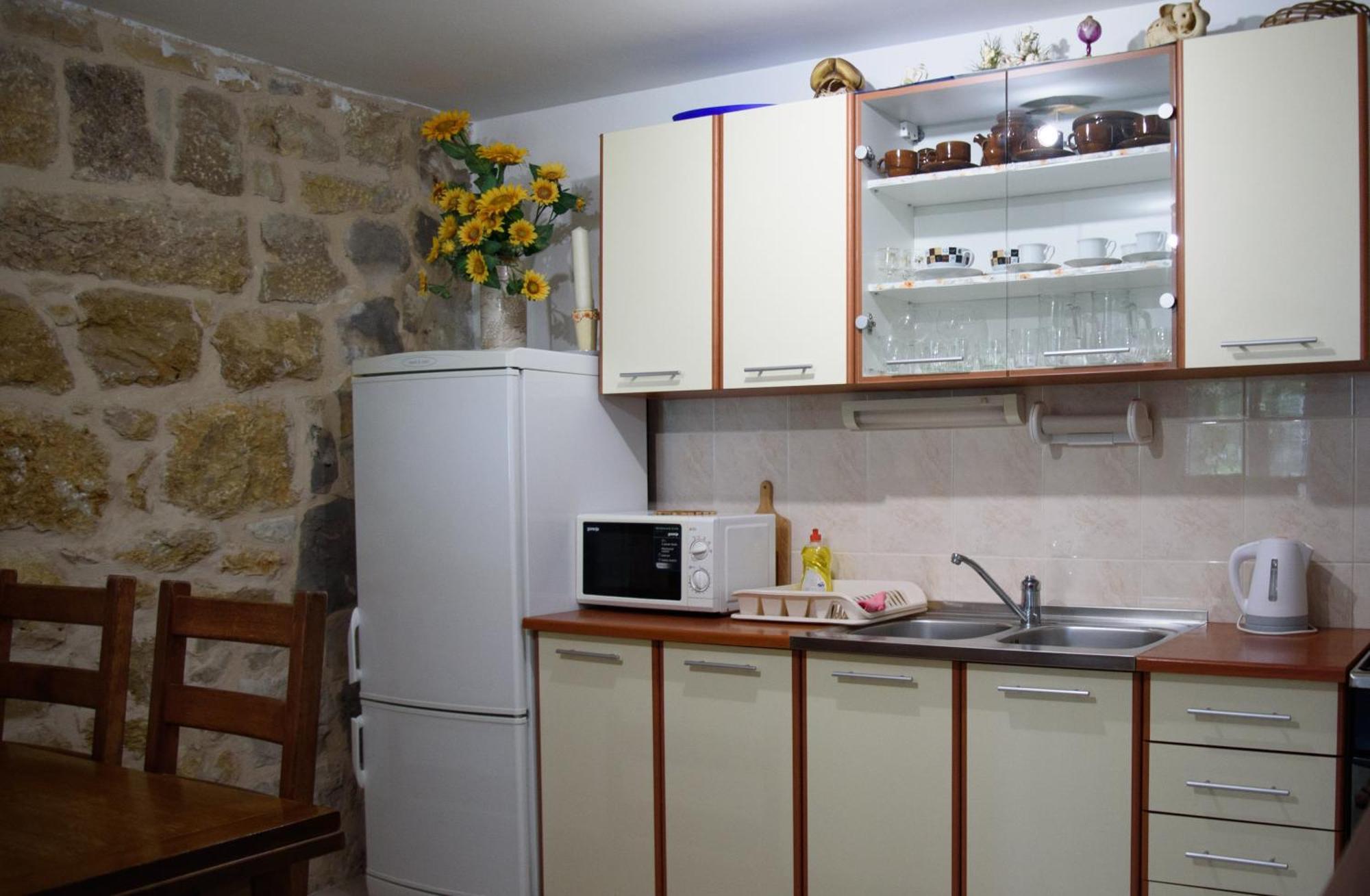 Apartments Cvitini Dvori Garjak Vrlika Buitenkant foto