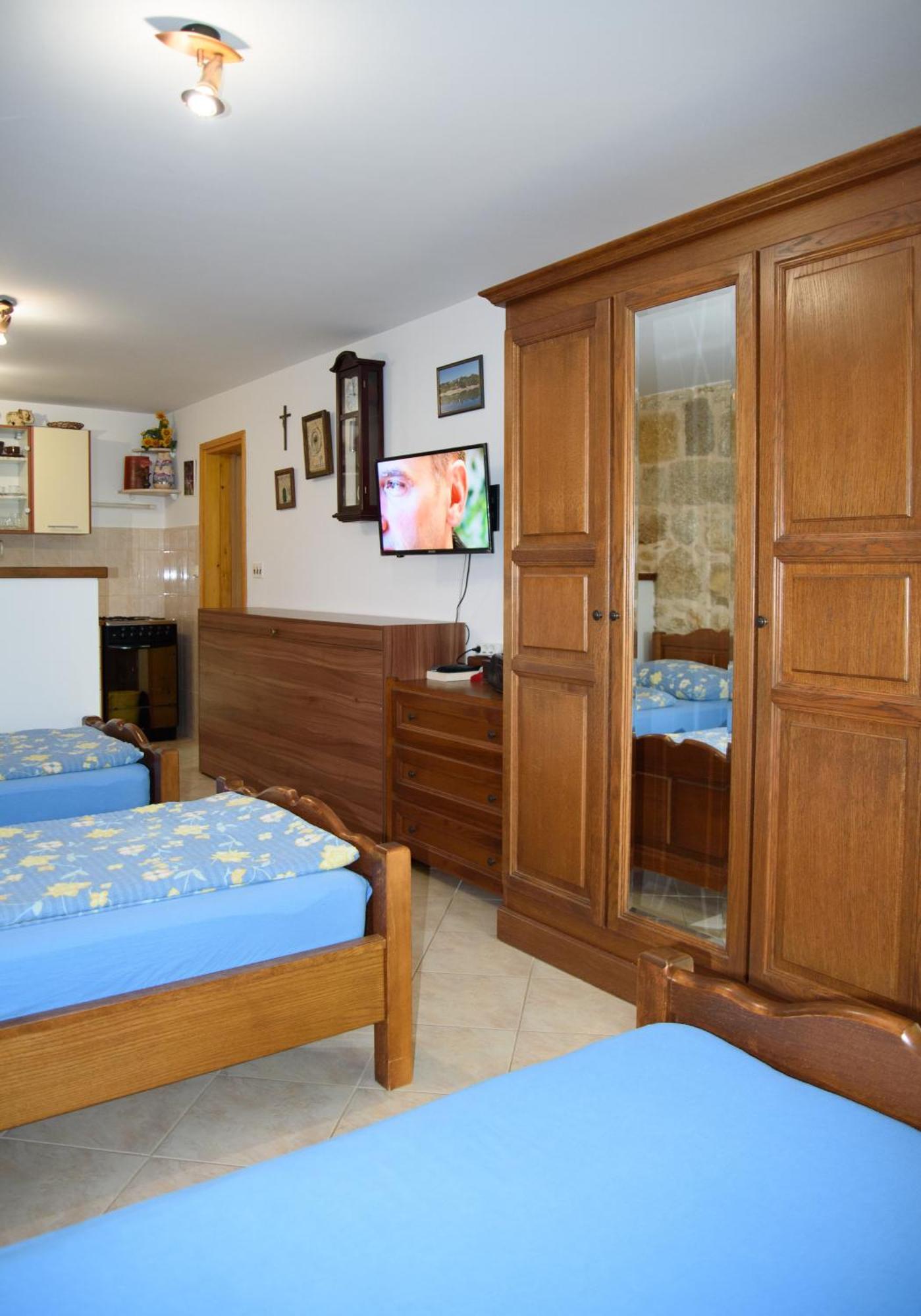 Apartments Cvitini Dvori Garjak Vrlika Buitenkant foto