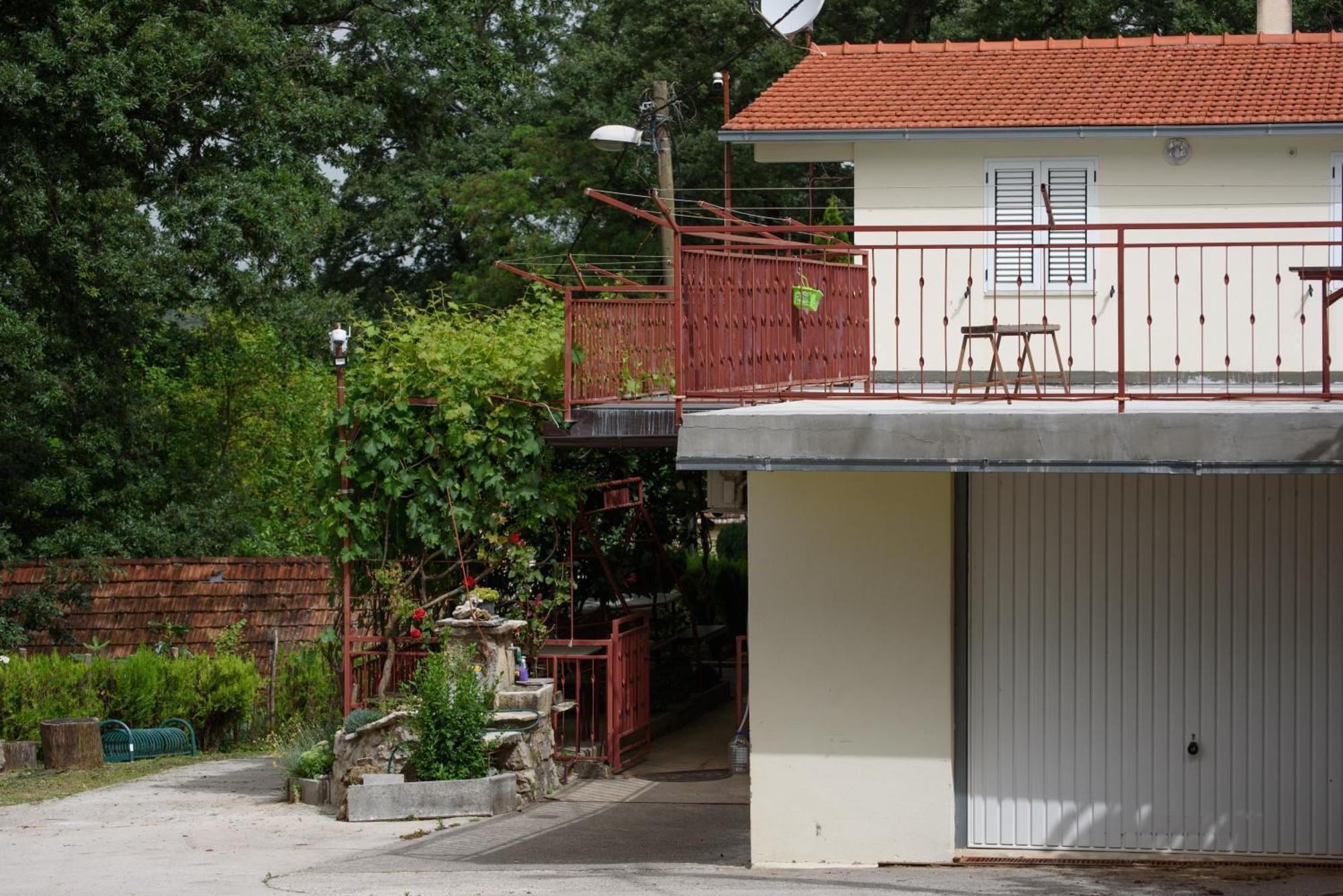 Apartments Cvitini Dvori Garjak Vrlika Buitenkant foto