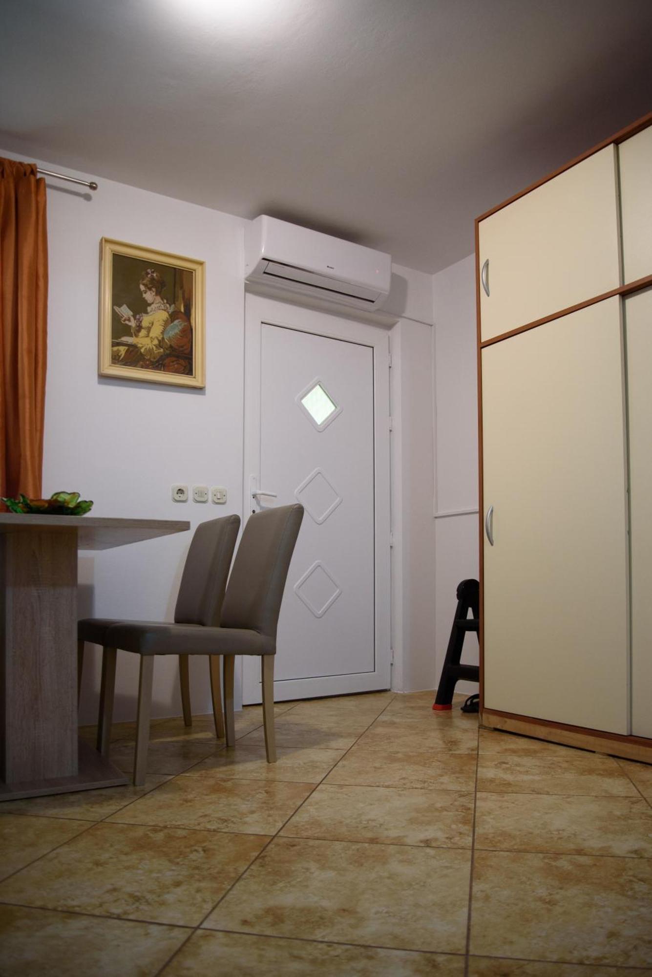 Apartments Cvitini Dvori Garjak Vrlika Buitenkant foto