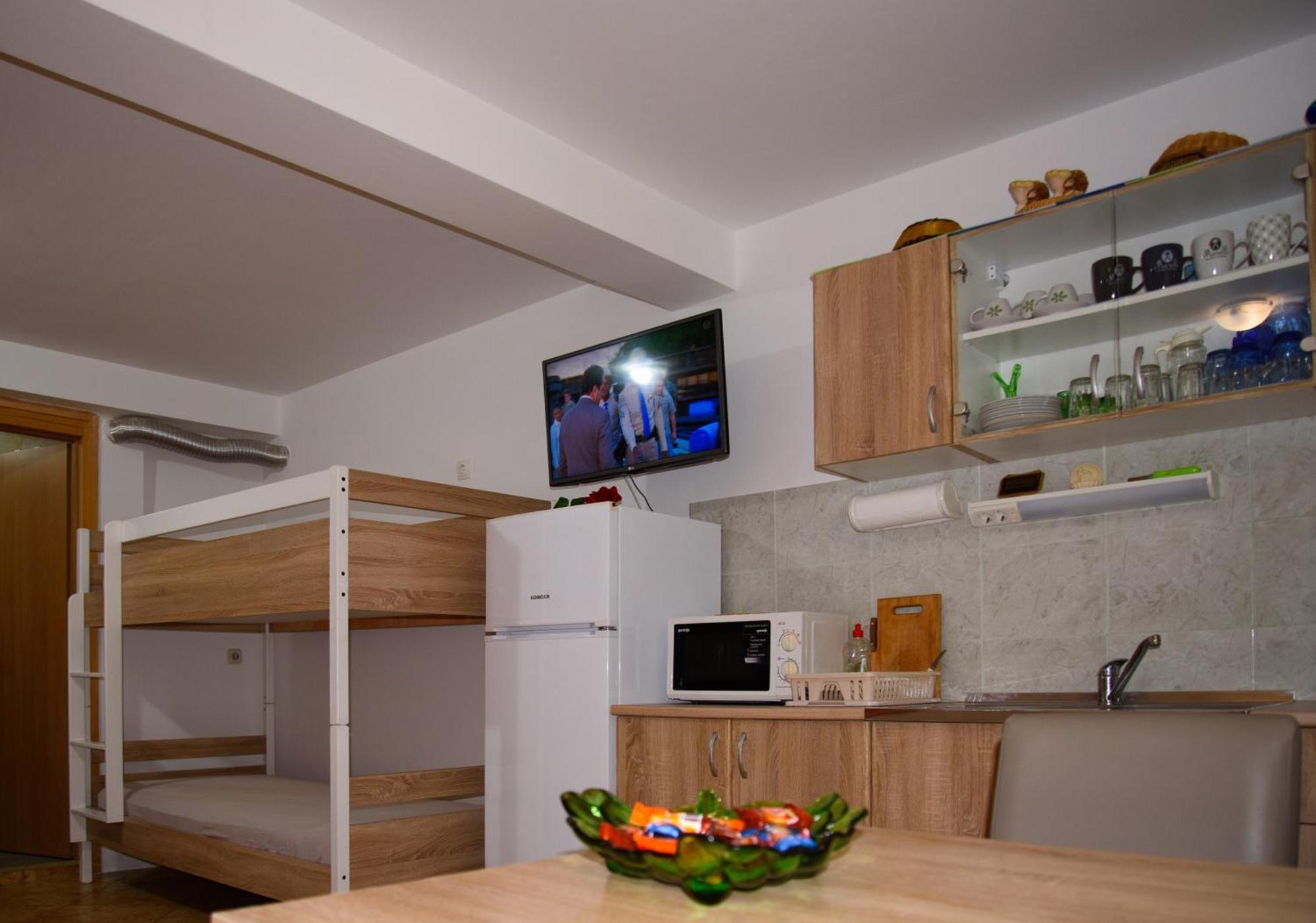 Apartments Cvitini Dvori Garjak Vrlika Buitenkant foto