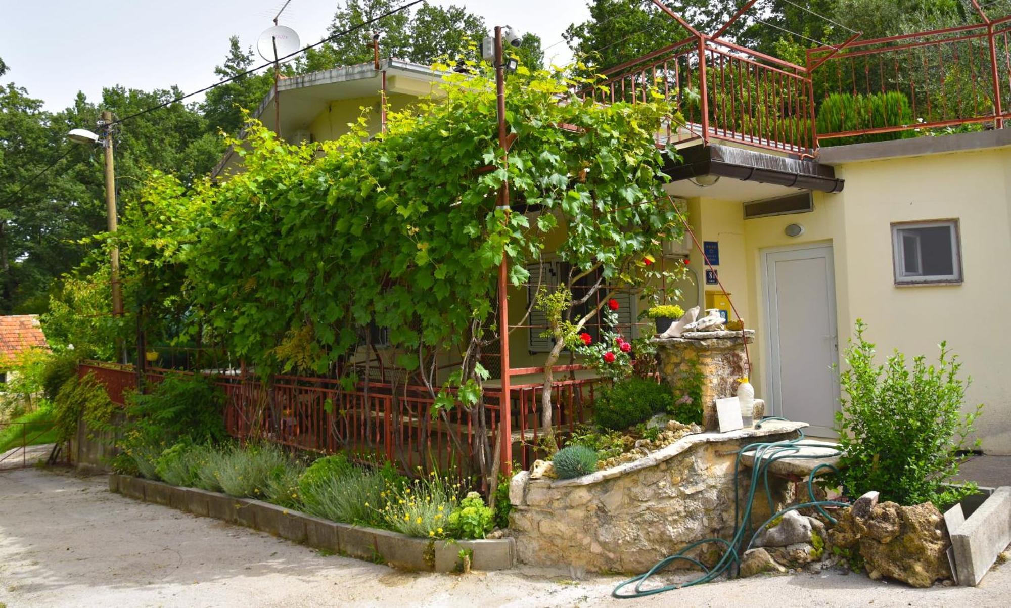 Apartments Cvitini Dvori Garjak Vrlika Buitenkant foto