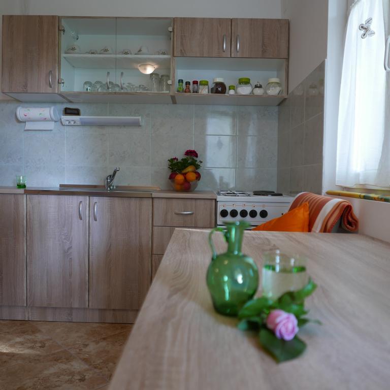 Apartments Cvitini Dvori Garjak Vrlika Buitenkant foto
