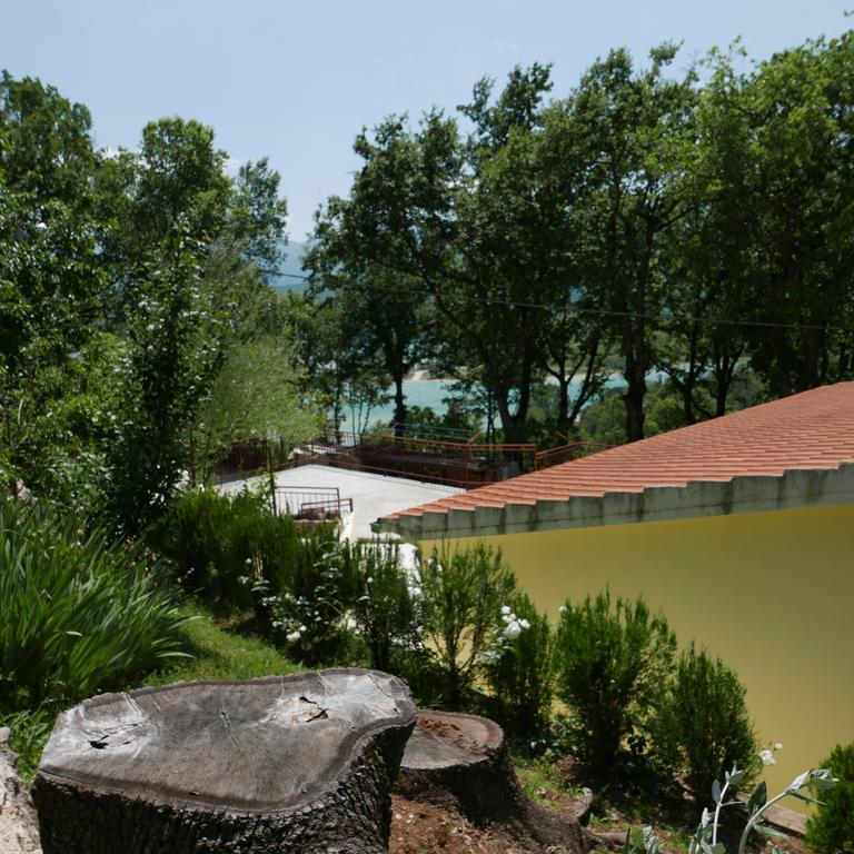 Apartments Cvitini Dvori Garjak Vrlika Buitenkant foto