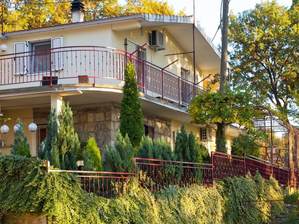 Apartments Cvitini Dvori Garjak Vrlika Buitenkant foto