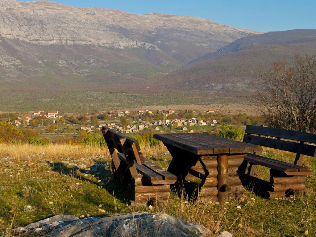 Apartments Cvitini Dvori Garjak Vrlika Buitenkant foto